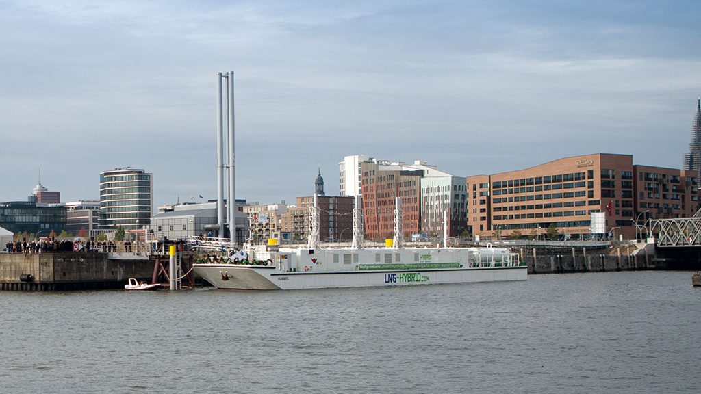 Connection cables in the Quay