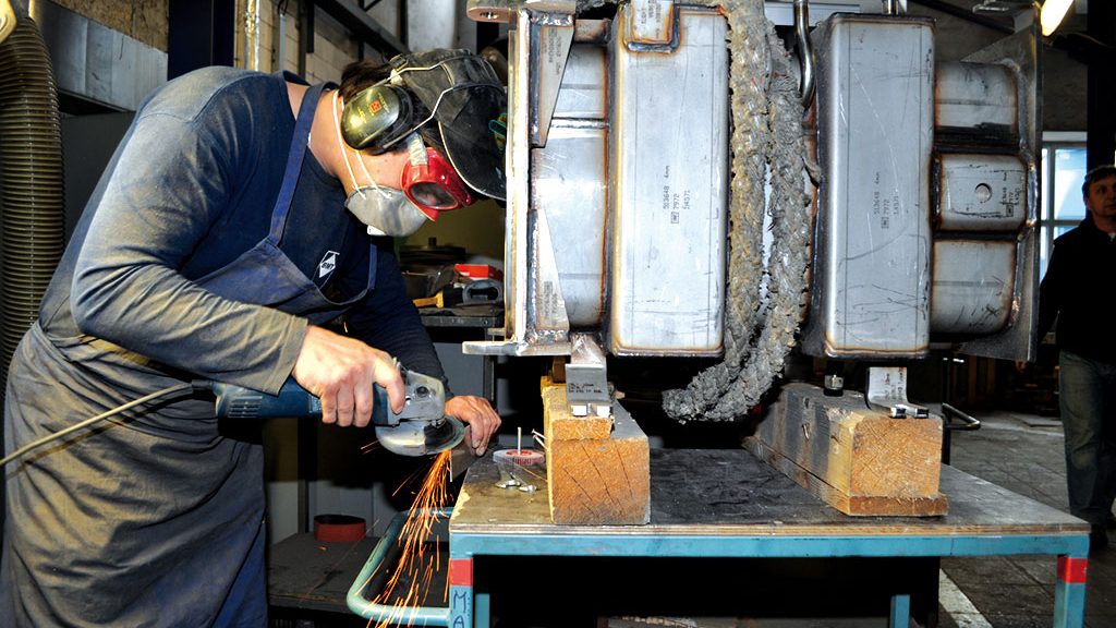 Welder with pressure vessel