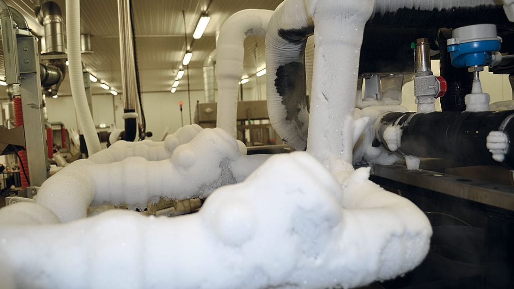 Dry ice production plant using carbon dioxide