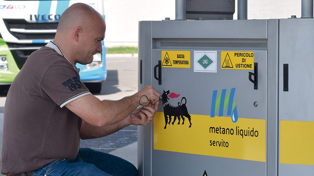 Check of an LNG fuel pump